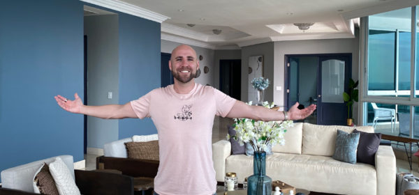 Stefan gives you a tour of his luxury Panama City apartment